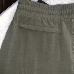 super soft pajama pants/lounge Pants. Size, Med, green, Pockets, Drawstring. - Picture 1 of 5