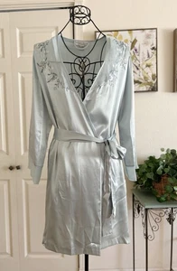 Morgan Taylor bestickter Kimono Satin Morgenmantel blau transparenter Besatz Größe M - Bild 1 von 6
