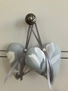 2 x Corazones Colgantes Laura Ashley - Magnolia Grove Acero Hecho a Mano - Imagen 1 de 3
