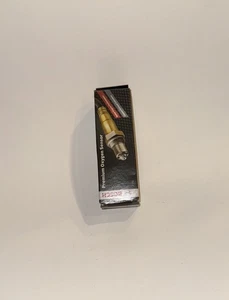 Bosch OEM Oxygen Sensor 15716 - New in Box - Picture 1 of 3