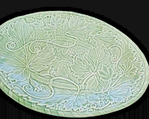 Plato ovalado mayólica vintage Bordallo Pinheiro diseño de hoja y vid 15x12 - Imagen 1 de 7