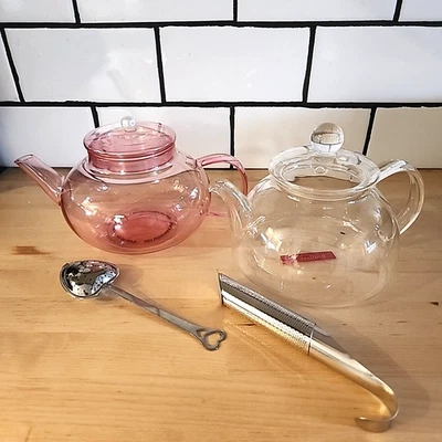 Lot of 2 Glass Teapots Clear and Pink Tea Pot w/Stainless Heart & Long Infuser - Image 1 of 4