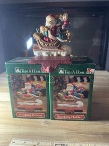 Vintage Trim a Home Gusseisen und Harz Strumpf Halter Weihnachtsmann, Schlitten Set 2 - Bild 1 von 2
