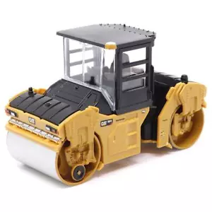 Diecast Masters 1/64 Caterpillar CB-13 Tandem Vibratory Roller with Cab 84641CS - Picture 1 of 7