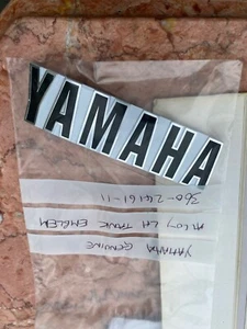 Yamaha RD250 A RD350 A TANKABZEICHEN 360 -24161-11 TANKEMBLEM RD250B RD350B LH OE - Bild 1 von 13