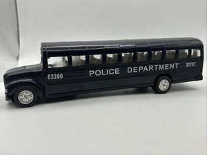 Dipartimento di Polizia Autobus Lungo Die Cast Pull Back 8,5” PD Trasporto Prigionieri - Foto 1 di 6