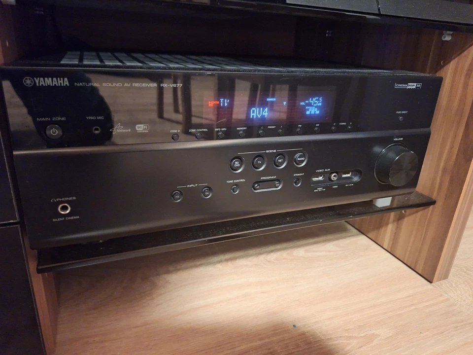 Yamaha RX V677  4K HDMI 3D 7.2 Receiver  WLAN Netzwerk ARC Multi Room Spotify  - Bild 1 von 1