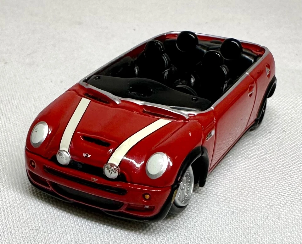 MINI COOPER 2003 Paramount Pictures Johnny Lightning 1:64 DIE-CAST - Image 1 of 4
