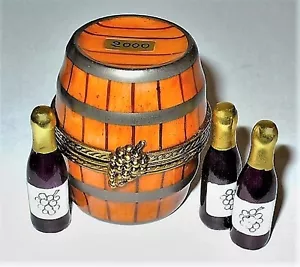 LIMOGES BOX - WOODEN WINE KEG & 3 REMOVABLE PORCELAIN BOTTLES - BARREL - GRAPES - Picture 1 of 6