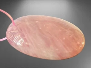 29mm "Stone of the Heart~Madagascar Mauve PINK ROSE QUARTZ Oval Pendant B1400 - Picture 1 of 5