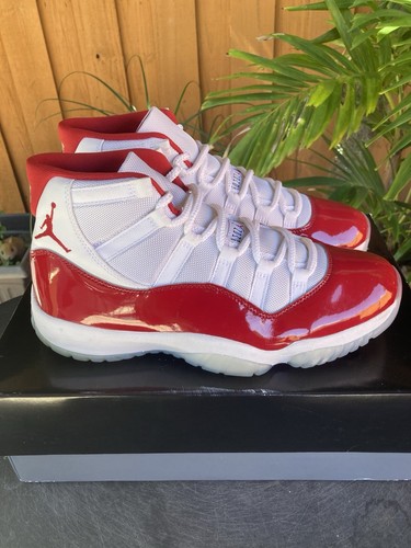 Taglia 10 2022 Air Jordan Retro 11 High "Cherry"