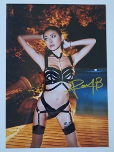 Rae Lil Black Sexy Adult AVN Model signed 20x30cm Foto Autogramm Autograph IP8 - Bild 1 von 1
