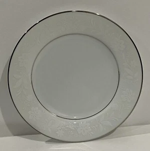 "Plato de pan y mantequilla Noritake Ranier borde de platino #6909 blanco floral, 6 3/8""" - Imagen 1 de 3