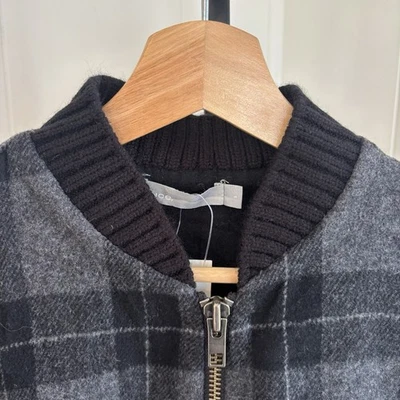 Chaqueta de bombardero Vince de lana negra gris a cuadros cremallera completa para mujer pequeña tela italiana Foto 1 de 4