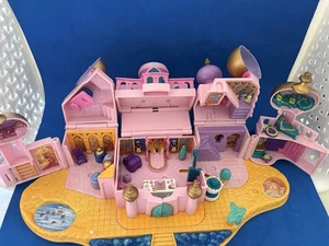 Vintage 1996 Bluebird Polly Pocket Disney Aladdin Jasmine's Royal Palace missing top - Bild 1 von 9