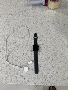 Apple Watch SE (2022) 44mm Midnight Aluminum Case with Sport Band, M/L (GPS) - Zdjęcie 1 z 4
