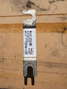 Eaton Bussmann 170M1371-SC Fuse High Speed Square Body 250A 690V 170M1371 - Picture 1 of 3