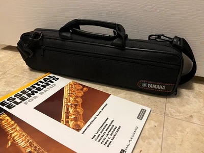 Yamaha YFL222 Offset G Standard Student Concert Flute with Essential Elements - Image 1 of 4