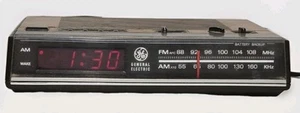 GE AM/FM Vintage 80s Digital Alarm Clock Radio Woodgrain Model 7-4624B Works! - Picture 1 of 9