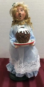 31 Byers Choice - 2002 The Carolers - Woman Holding Plum Pudding Figurine - Picture 1 of 5