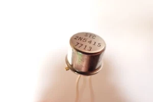 STC VINTAGE 2N5415 (X2) PNP TRANSISTOR FULL LENGTH GOLD LEADS CONTACTS UK STOCK - Picture 1 of 5