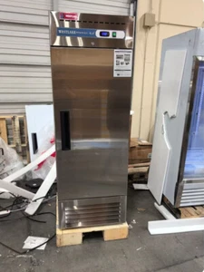 Commercial Freezer with dents, WESTLAKE 27" Commercial Freezer 1 Door 23 Cu.ft - Picture 1 of 6