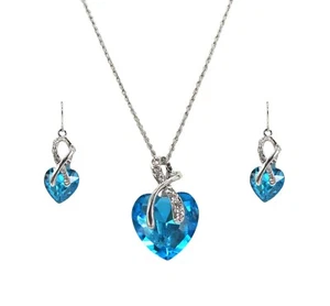 Juego de pendientes collar colgante corazón cristal azul claro con cristales transparentes NUEVO - Imagen 1 de 6