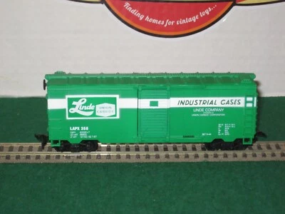 Life-Like HO Scale Linde Industrial Gas 40' Sliding Door Box Car - Item #CCHO838 - Image 1 of 4