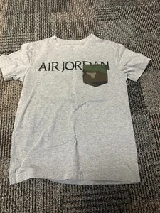 Camiseta Jordan Jumpman Niños Clásica Camuflada Bolsillo Mediana Marca Jordan - Imagen 1 de 3