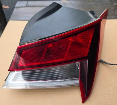 Luz trasera pasajero derecho hyundai elantra 2021-2025 92402aa120 Foto 1 de 4