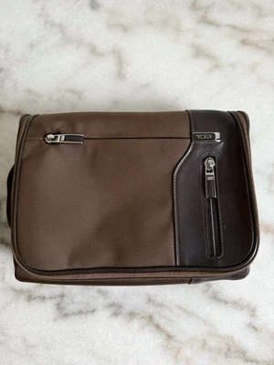 TUMI BROWN TOILETRY TRAVEL HANGING NYLON LEATHER MEN BAG NWOT Foto 1 de 4