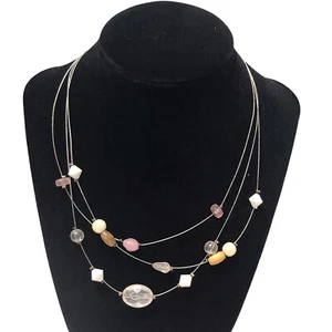 Collana Galleggiante Vintage Fatta a Mano Filo Argento 3 Livelli Rosa Bianco Legno Perline 1990 - Foto 1 di 7