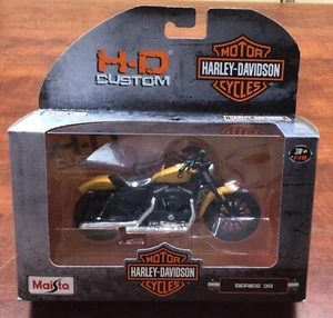 Maisto Motorcycles 1:18 Harley Davidson 2014 Sportster Iron 883 Yellow Series 39 - Picture 1 of 6