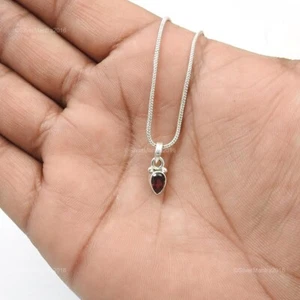 Pear Garnet Gemstone 925 Sterling Silver January Birth Charm Pendant Jewellery - Foto 1 di 8