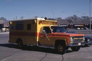 Ambulance GMC Omaha Nebraska Rescue 51 1980 - glissière pour appareil d'incendie - Photo 1/1