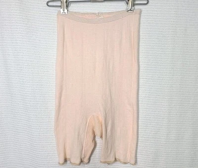 Vtg 50s Pointelle Cotton Knit Shorts Women’s Small Munsingweqr 100% Cotton Peach - Image 1 of 4