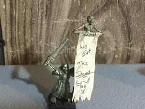 A31979 WARHAMMER FANTASY OLD WORLD METAL VAMPIRE COUNTS UNDEAD SKELETON STANDARD - Picture 1 of 7