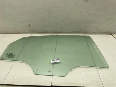 Volkswagen Passat SE 2012 2020 sedán puerta trasera derecha del lado del pasajero ventana cristal Foto 1 de 4