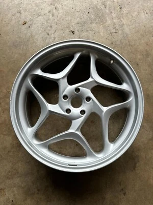 Aro da roda traseira 06-12 2008 BMW F800ST. - Imagem 1 de 4