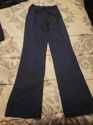 Lote de 4 exfoliantes suaves para mujer azul marino. 3 tops y 1 par de pantalones. Foto 1 de 4