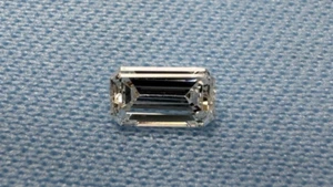 0.42 carat Natural Diamond | Shape - Emerald | Color- F | Clarity - VS2 - Picture 1 of 8