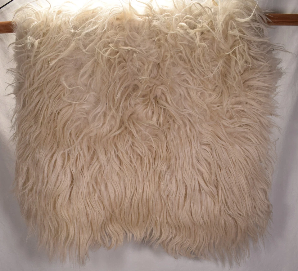 Genuine Lambskin Rug Hide Ivory 40.5" x 31" - Image 1 of 4