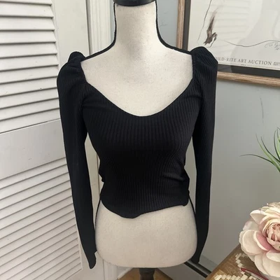 Top de mujer HM pequeño negro acanalado tejido manga abullonada retro Y2K grunge caprichoso Foto 1 de 4