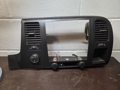 Оригинальный черный ободок радиоприемника для приборной панели Chevy Silverado GMC Sierra 2007-2013 годов выпуска 4x4 - Изображение 1 из 4