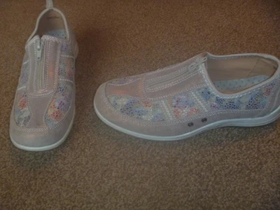 PAVERS Ladies Slip On Shoes - Size  4 UK - Low Heel - Front Zips-Colourful Comfy - Image 1 of 4