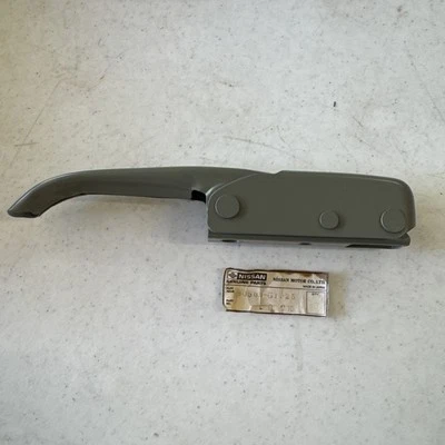 Pestillo de bloqueo de manija de puerta trasera NOS para carrocería rígida Datsun Nissan 720 D21 1980-1997 Foto 1 de 4