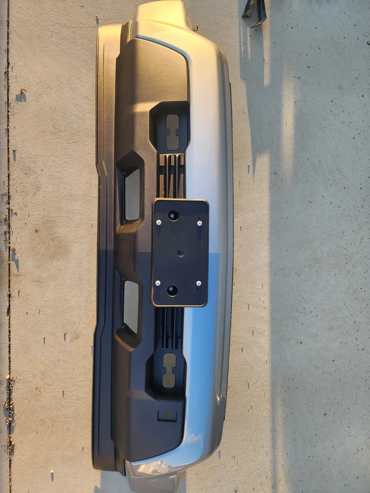 Conjunto de parachoques delantero Chevy Silverado 1500 2022-2025 con niebla OEM plateado envío gratuito Foto 1 de 4