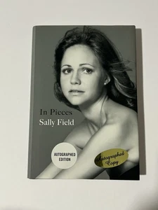 SIGNED Sally Field - In Pieces (Hardcover, 2018) 1st, Excellent Condition- Auto - Foto 1 di 3