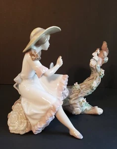 Lladro Springtime Friends Porzellan Figur 6140 Mädchen mit Eichhörnchen in Box  - Bild 1 von 4