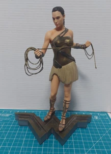 DC Collectibles Wonder Woman '75 - WW Gal Gadot # 1236 of 5000 - Picture 1 of 8